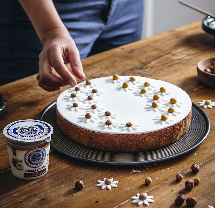 Torta nocciole fiori pasta di zucchero