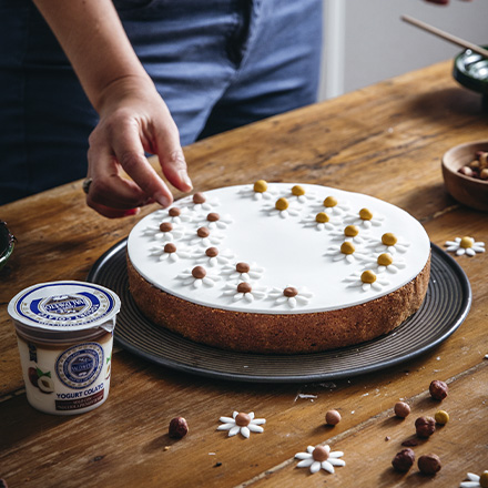 Torta nocciole fiori pasta di zucchero